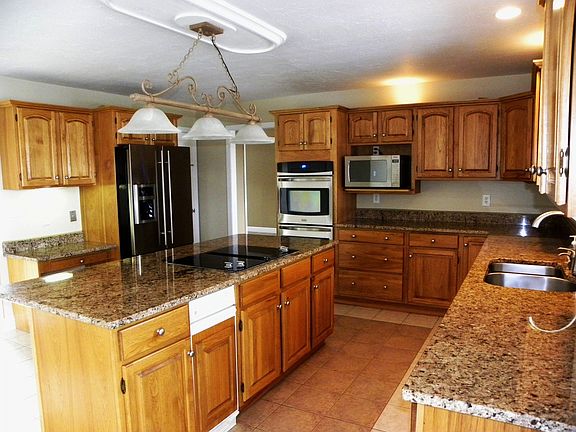 Huge Granite & Stainless Kitchen!