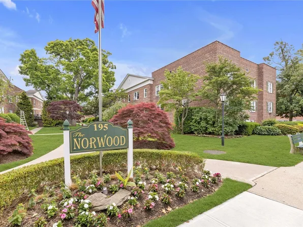 195 N Village Avenue #D3, Rockville Centre, NY 11570