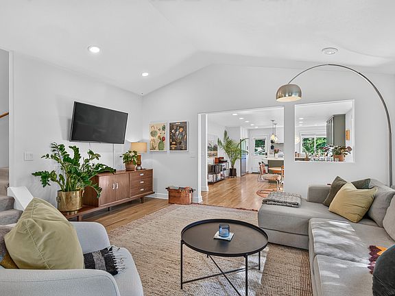 5th image of 953 Spring Way