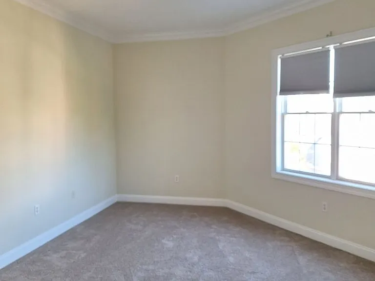 5215 Center St #201 — Photo 8