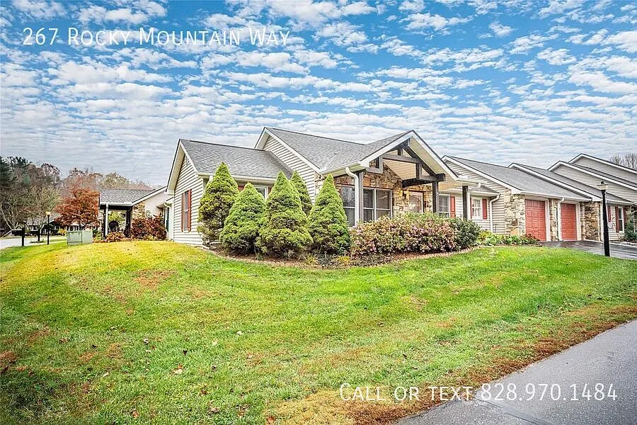 Comfortable Single-Level Living in Hills at Avery's Creek — Photo 2