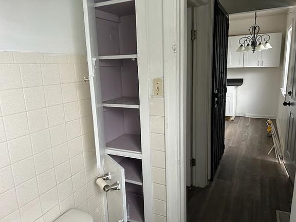 4th image of 320 N Sherman Dr #B