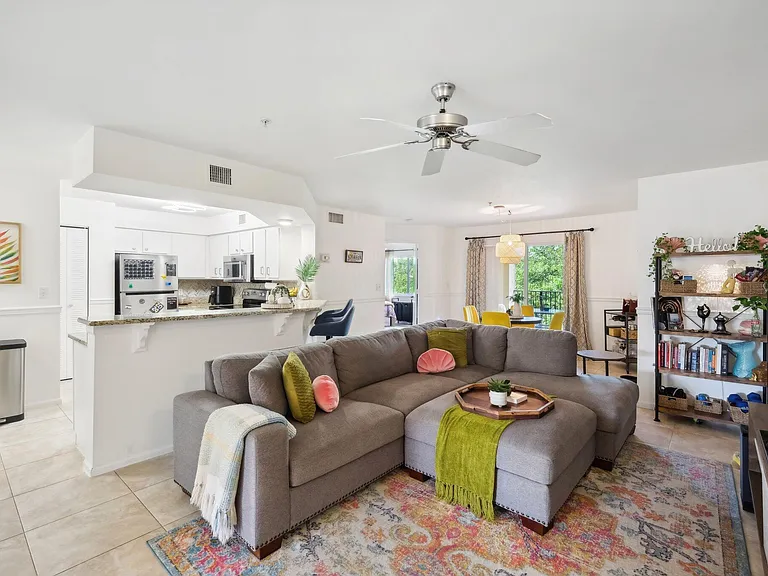 300 Scotia Dr #304 — Photo 5