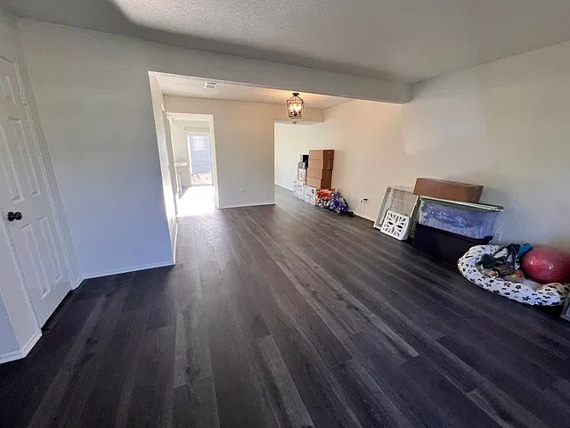 3 bed, 2.5 bath, 1650 sqft, $3,400 — Photo 2