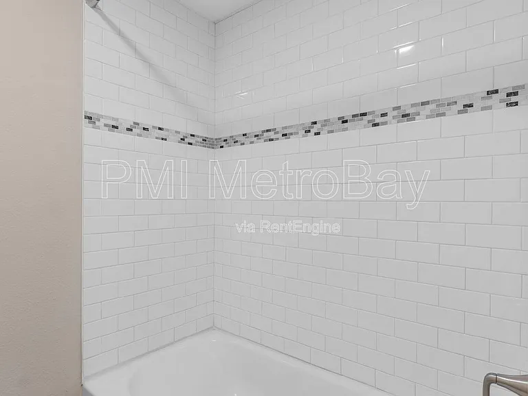 6121 N Falkenburg Rd — Photo 26