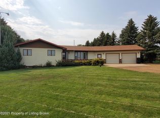 3703 114th Ave SW, Dickinson, ND 58601