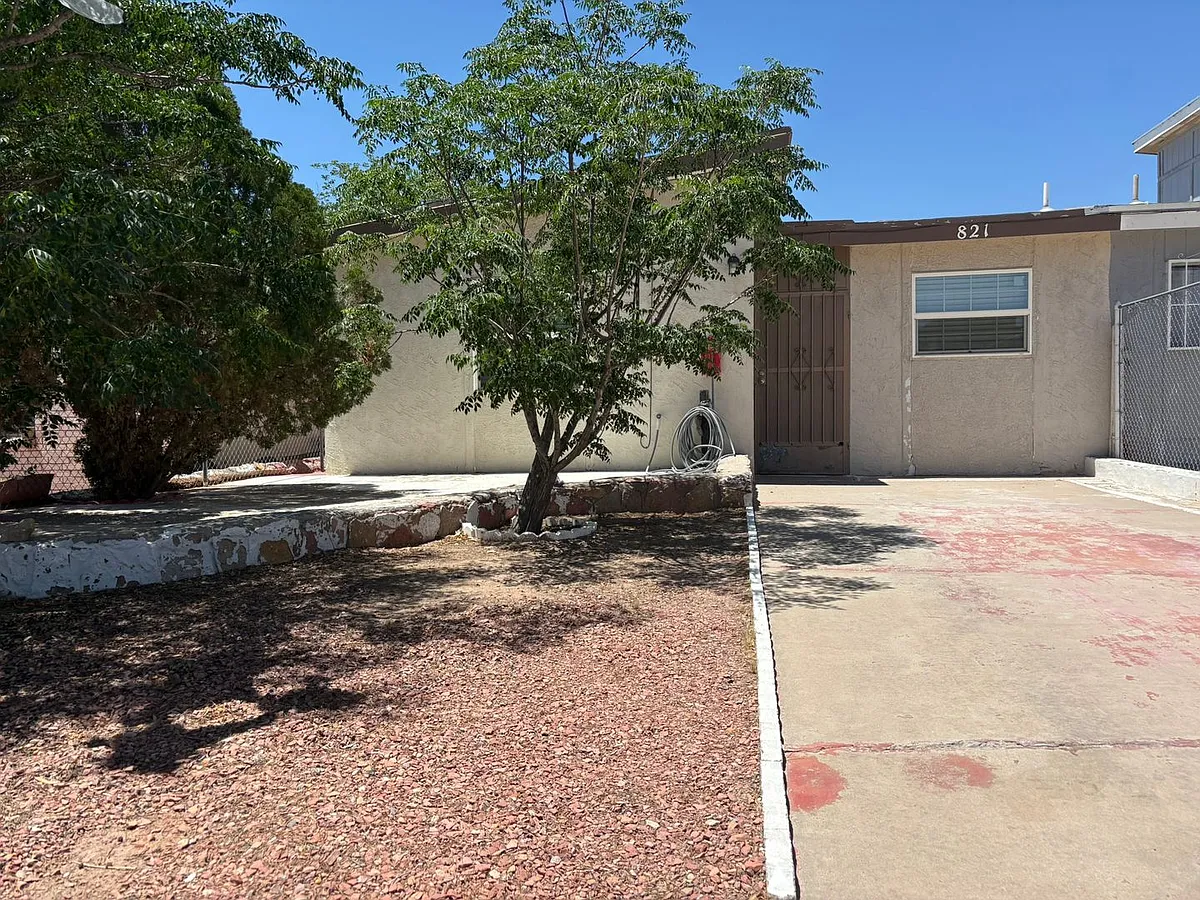 Building Photo - 821 Silvestre Rd