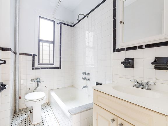 5th image of 20 Seaman Ave APT 4E