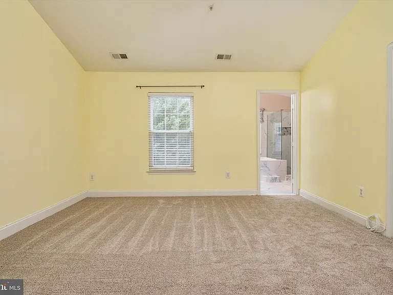 824 Stonehurst Ct — Photo 16