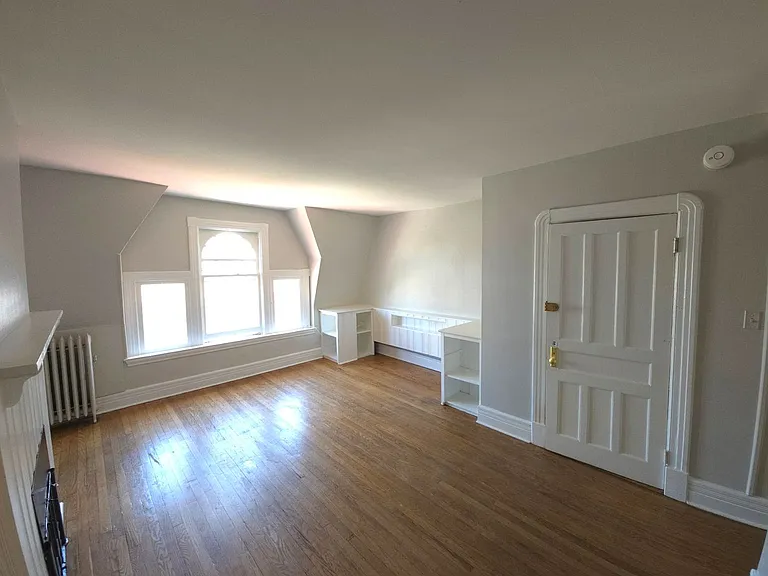 21 N Ferry St — Photo 12