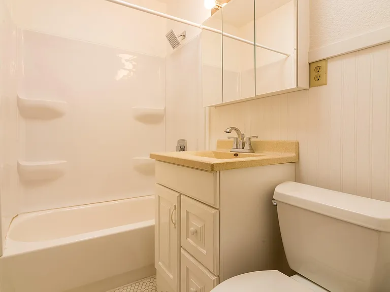 2372 N Bremen St — Photo 15