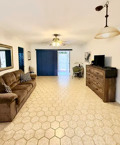 351 Covered Bridge Blvd #B — Photo 4