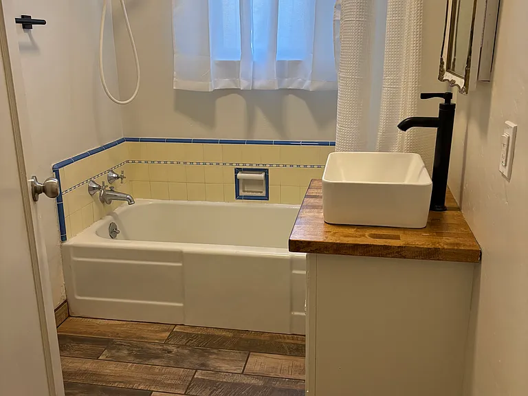 402 W Neville St — Photo 4