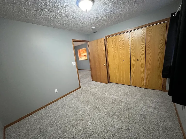 413 W Zeller St — Photo 12