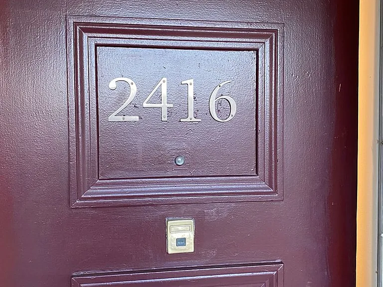 C2402 - Maple Court Apartments — Photo 36