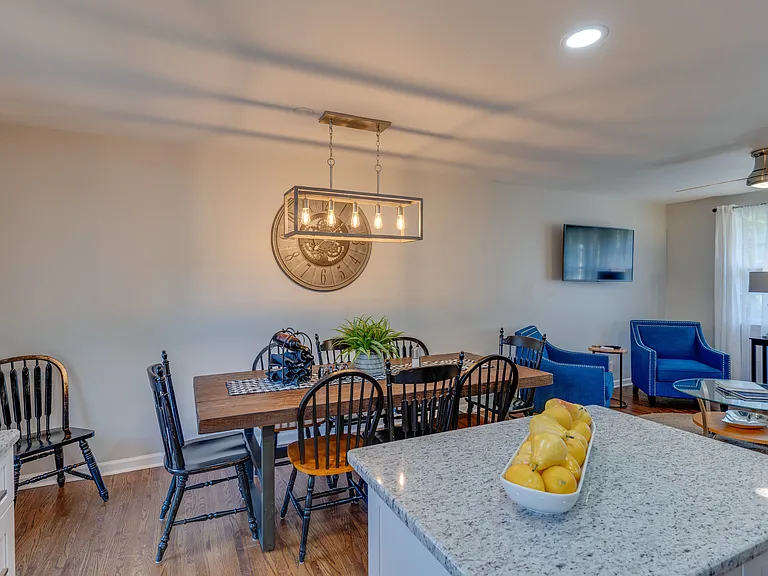 135 Hillsdale Dr — Photo 6