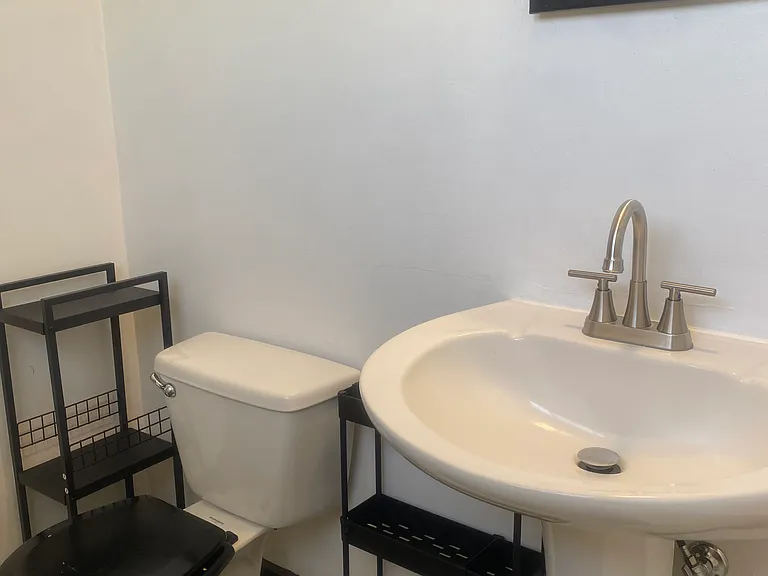 1213 Girard Blvd SE #A — Photo 8