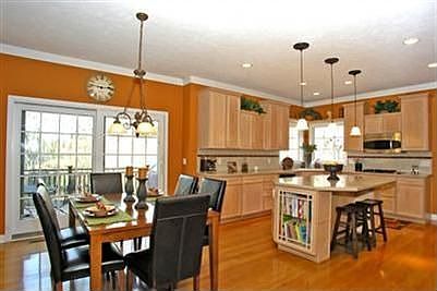 3rd image of 7933 Autumn Woods Dr SE