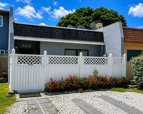 9116 NW 35th Pl #0 Photo 1