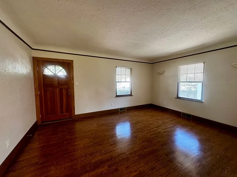 618 N Foote Ave — Photo 10