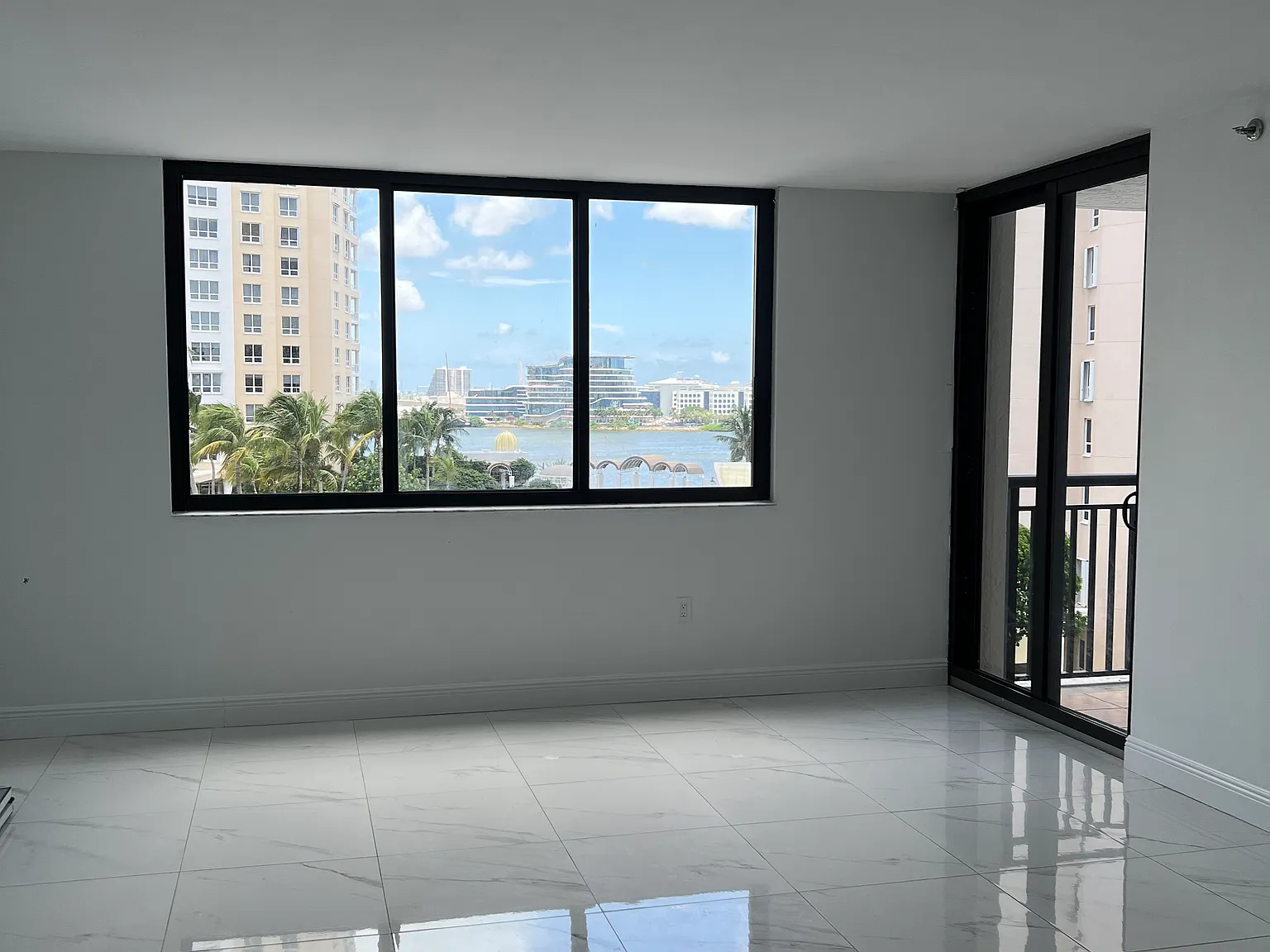 1 bed, 1.5 bath, 720 sqft, $3,200 — Photo 3