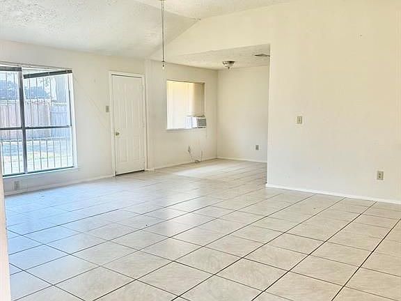 5th image of 2015 Lazy Ln