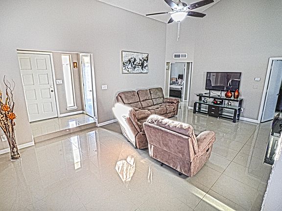 4th image of 604 Cumbrian Ln