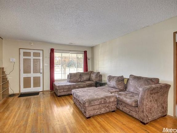 4th image of 905 W El Camino Ave