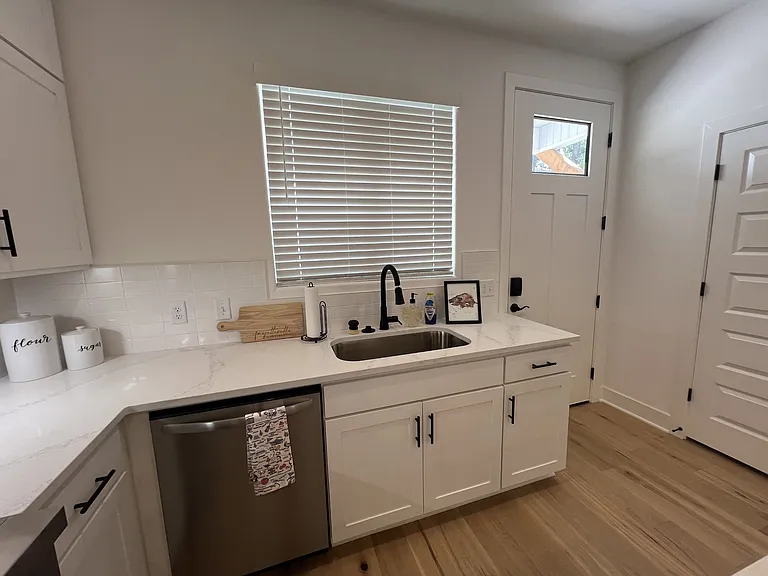 1326 Van Buren Ave — Photo 7