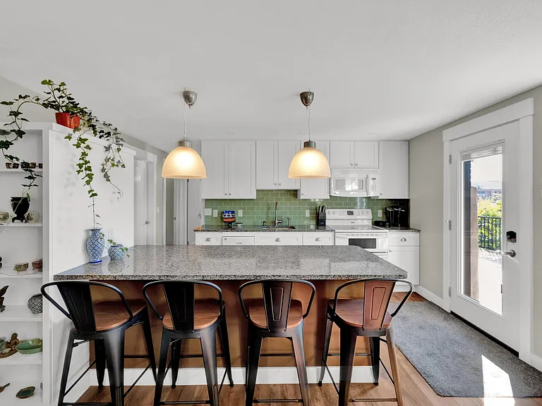 169 E 4th Ave #B — Photo 8
