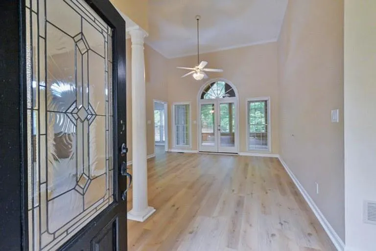 3 bed, 2.0 bath, 2100 sqft, $2,100 — Photo 3