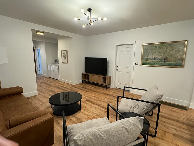 39 Leroy St — Photo 15