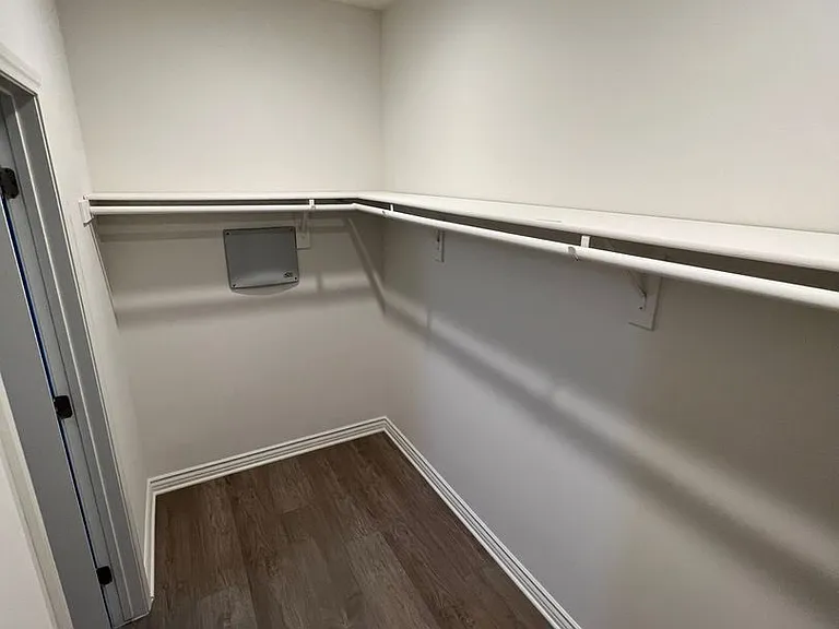 Yaya Laurel 1 Apartments — Photo 38