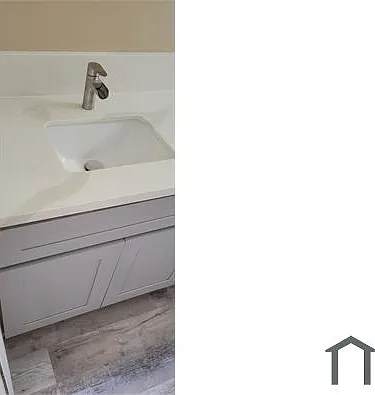 3 bed, 1050 sqft, $2,600 — Photo 3
