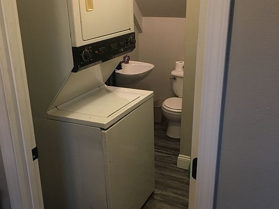 1/2 bath is in the laundry 