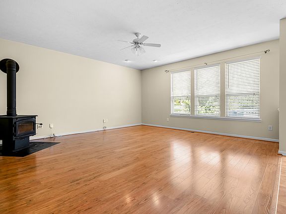 4th image of 5336 Wakefield Dr N