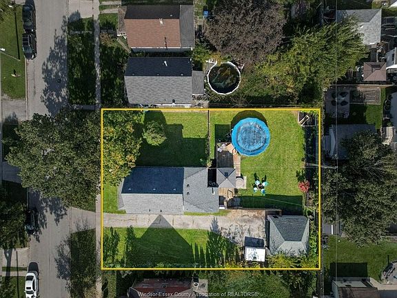 3rd image of 1650 Albert Rd