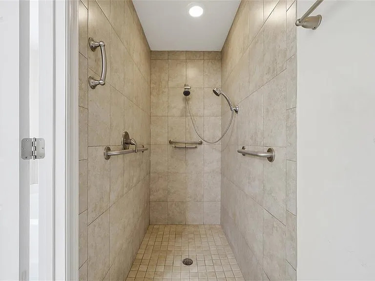 115 Maple Dr — Photo 22