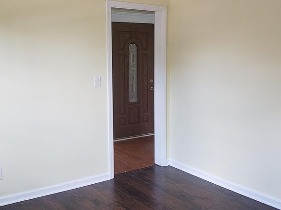 3rd image of 102 Lyon Pl Floor 2