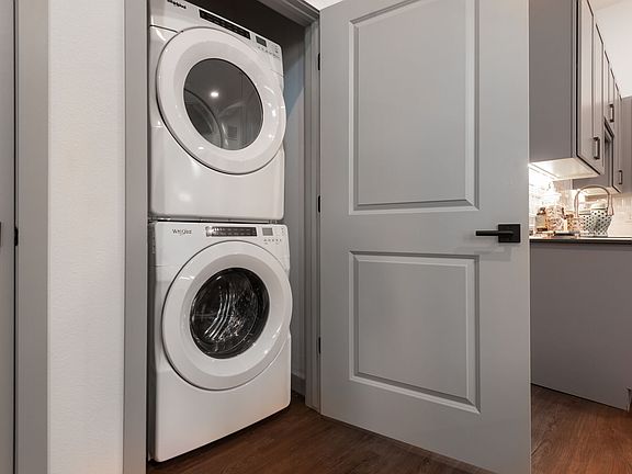 5th image of 1400 W Commerce St #2075