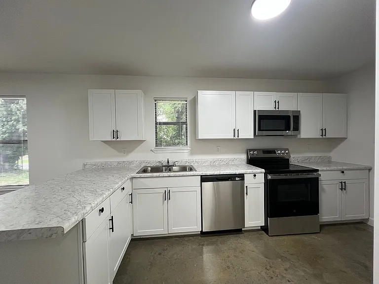 91 E Biscayne Rd — Photo 12