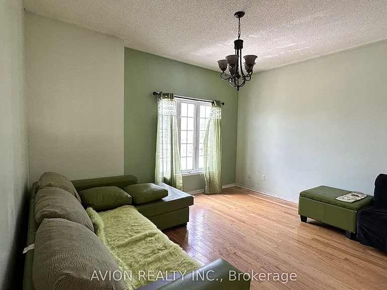61 Crannyfield Dr — Photo 7