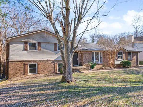 236 Green Harbor Rd, Old Hickory, TN 37138