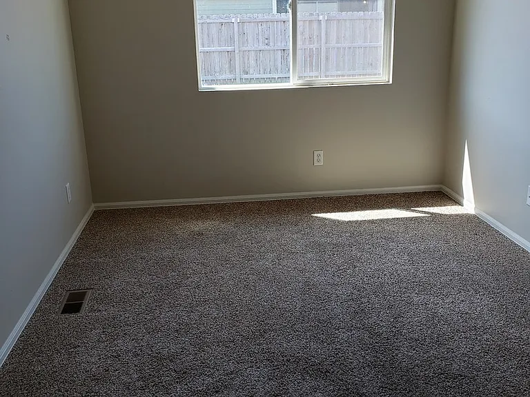 922 E 24th Street Ln — Photo 12