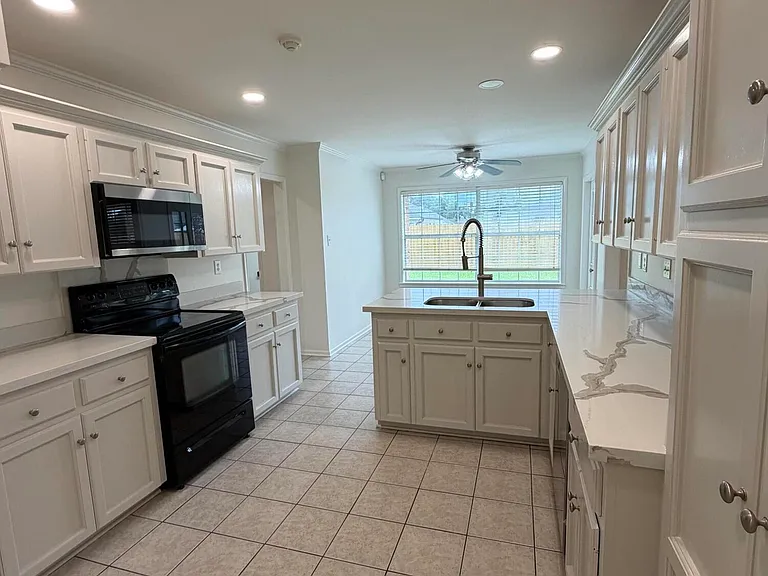 103 Kirkwood Ln — Photo 4