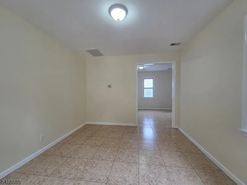 3 bed, 1.5 bath, 1200 sqft, $2,950 — Photo 4