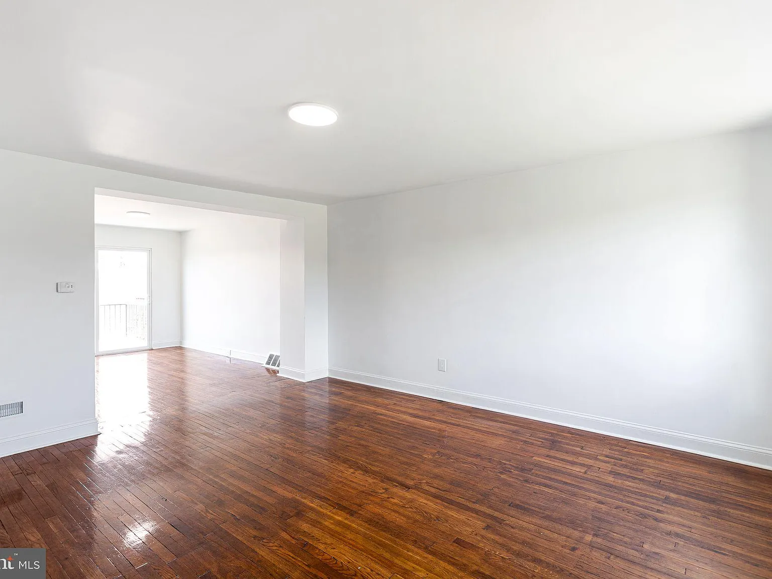3 bed, 1152 sqft, $2,400 — Photo 4