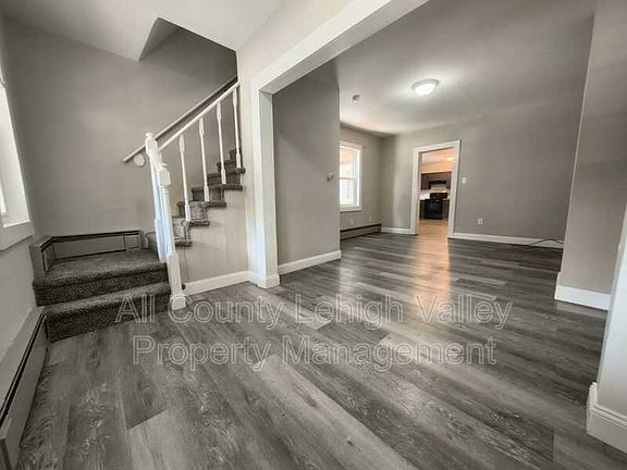 3rd image of 639 Washington St