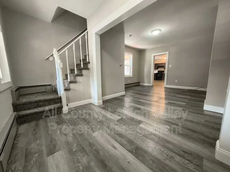 639 Washington St — Photo 3