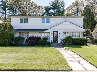 68 Lynwood Dr, Valley Stream, NY 11580